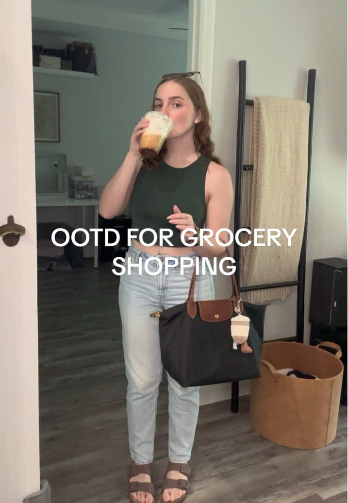 #OOTD for grocery shopping 🥚🥗☕️🥦 #outfitoftheday #groceryshopping #microinfluencer #SelfCare 