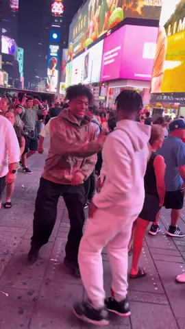 He tried to challenge me😤@Omar 🖤🥷🏾 #officialjsmoovee #fyp #dance 