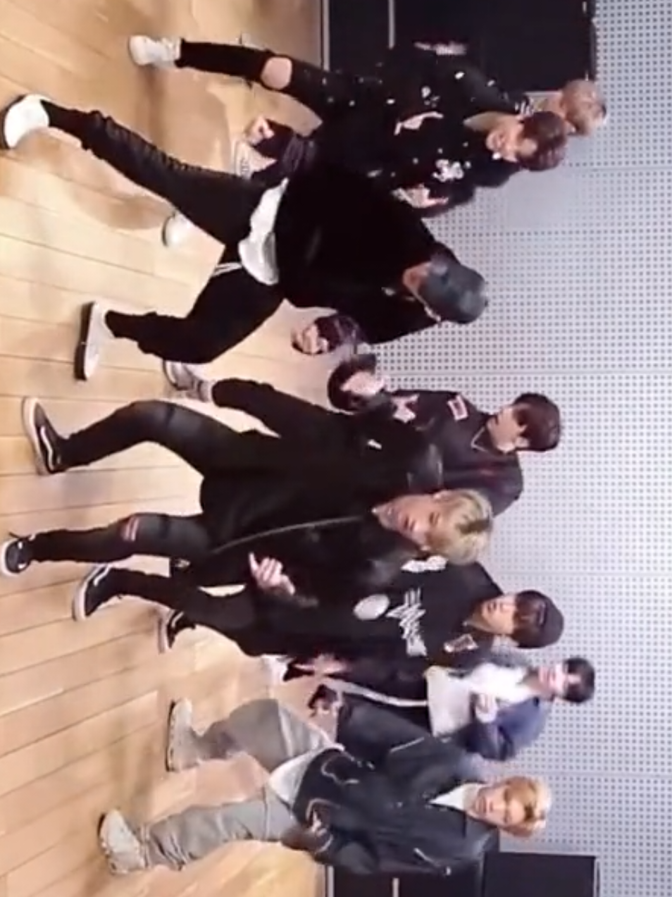 iconic choreo #StrayKids #YourMakeStrayKidsSTAY #StrayKidsWorldDomination #SKZ #StrayKidsSTAY 