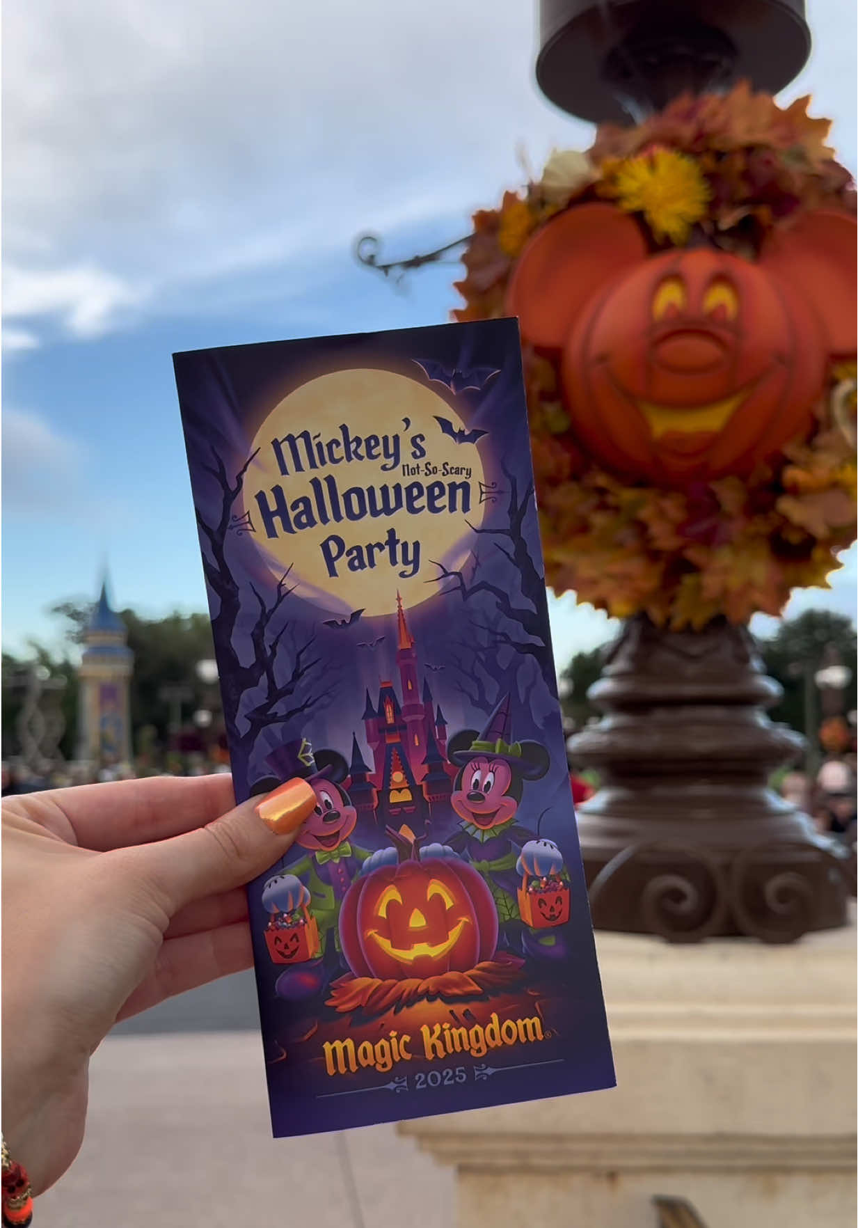 Mickey’s Not So Scary Night 1 ✅🎃👻🦇🕸️✨ #mickeysnotsoscaryhalloweenparty #mnsshp #magickingdom #disneyworld #halloweenatdisney 