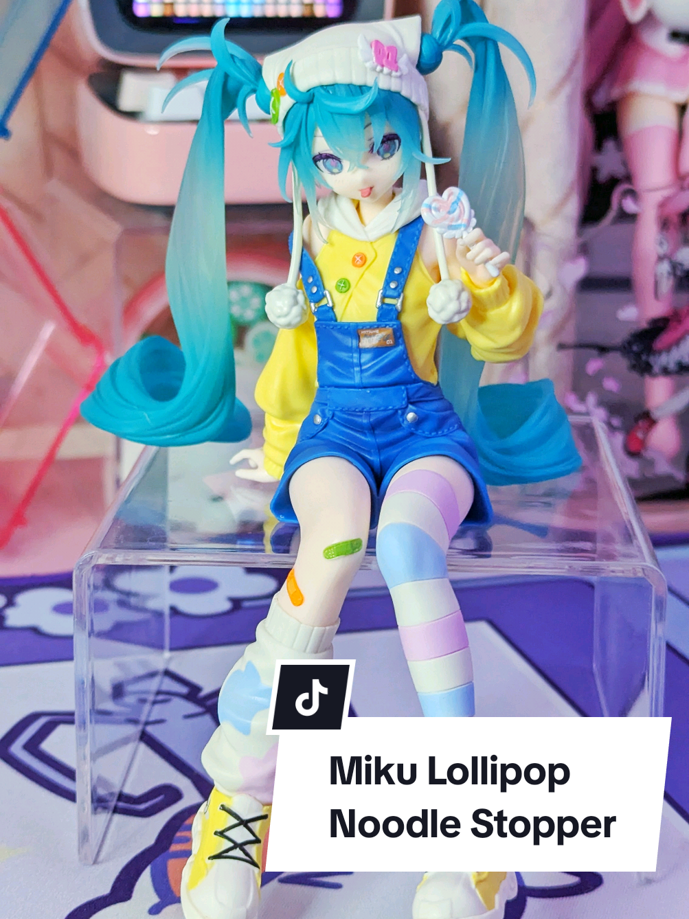 Won a couple figures at Round 1 yesterday! Here's one of them. Sorry I went MIA for a couple weeks. #miku #hatsunemiku #animefigure #noodlestopper #kawaii 