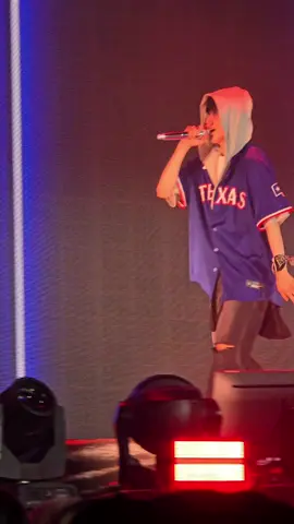 Yunho was feeling himself tonight in that Texas Rangers jersey 🔥 #ATEEZ #에이티즈 #YUNHO #윤호 #kpop @ATEEZ_Official 