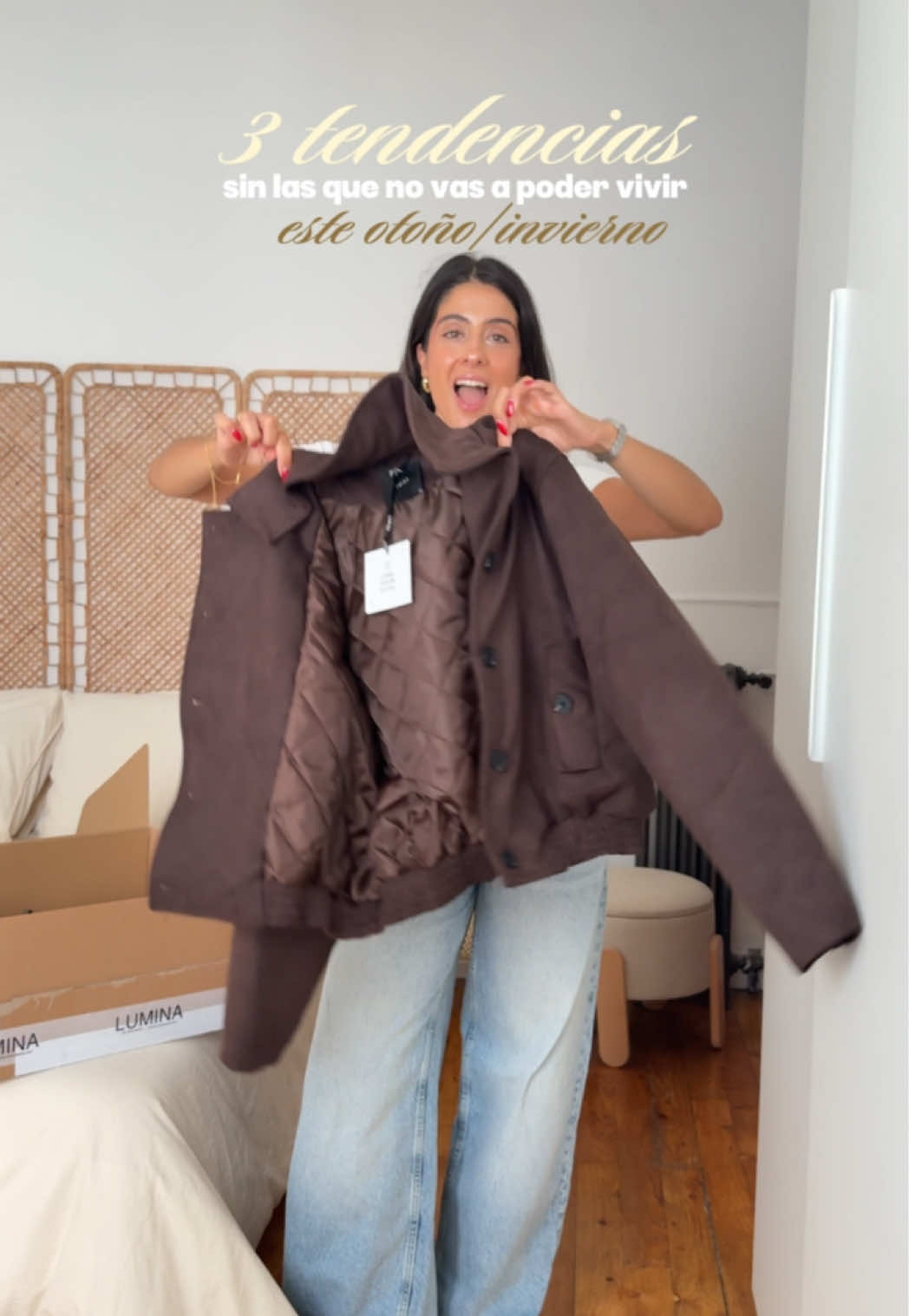 Estas son tres tendencias sin las que no vas a poder vivir este otoño/invierno 🍂🤍 El marrón chocolate o los shorts (o mini shorts de miu miu por ejemplo), los vimos la temporada pasada y estaban por todas partes, y esta no iba a ser menos! Ahora si, la tendencia número uno en mi armario siempre van a ser los trajes y si son slouchy, mucho mejor 🤌🏼 Todo lo que os enseño en este vídeo es de la nueva colección de @Lumina Fashion 🤎 ¿Cuál es vuestra favorita? Os leooo <3 #tendencias #tryonhaul #otoñoinvierno #luminafashionofficial #fallstyle 
