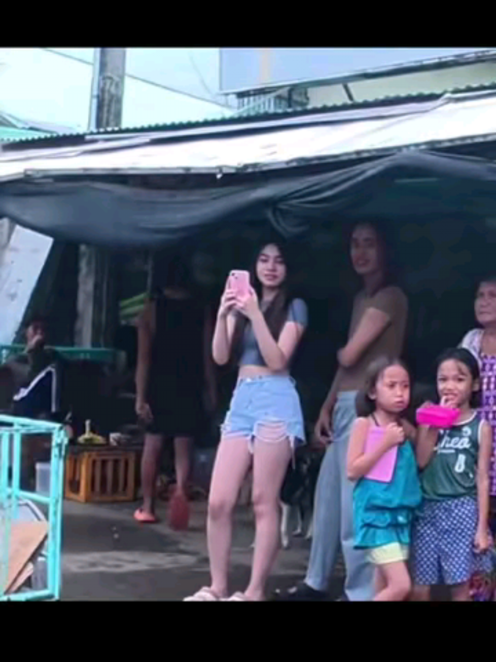 Who's that girl? please help me guys, yung naka-Maong na matangkad. tapos naka brown na t-shirt. #fypシ゚  #trending #10mviews #happyfiestadinahican #CttoNatdo