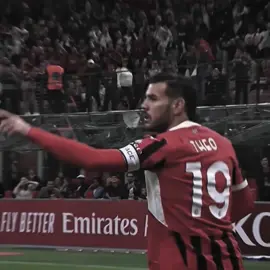 اصبحت مني قريبهه ! #theohernandez #alhilal #fyp #4u 