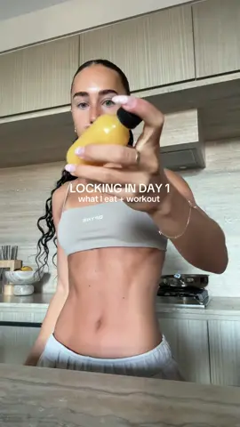 day 1 lets go 🫡 clean eating, whole foods, htting my high protein macro goals, no seed oils, steps and a solid workout plan ✨