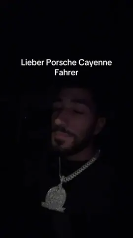 Wer auf der Autobahn schleichen möchte kann das gerne auf der rechten Seite tun #autobahn #roadrage #cartok 