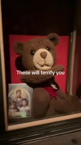 How about this doll collection inside Lionsgate Gears of Fear @Midsummer Scream !  @Lionsgate Horror 