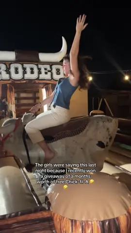 I’m known as the Chick-fil-A girl ahahahaha #bullride #mechanicalbullriding #mechanicalbullchallenge 