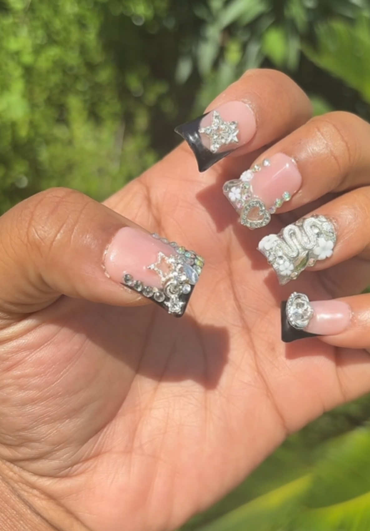 I am officially a Preston girlie & I love it #nailidea #presson #junknail 