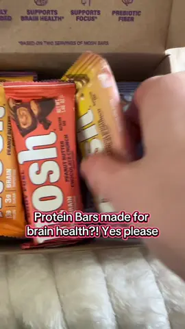 Mosh bars are made to support brain health. #mosh #moshbars #proteinbars 