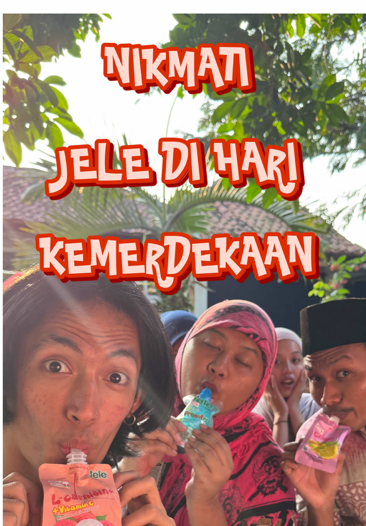 Emang ada aja tingkah laku emak kalo kalah lomba,tapi gak lengkap kalo merayakan kemerdekaan tanpa @Jele Indonesia #jelesetiapmoment #jelesegarkanharimu #jele #healthydrink #jelecollagen 