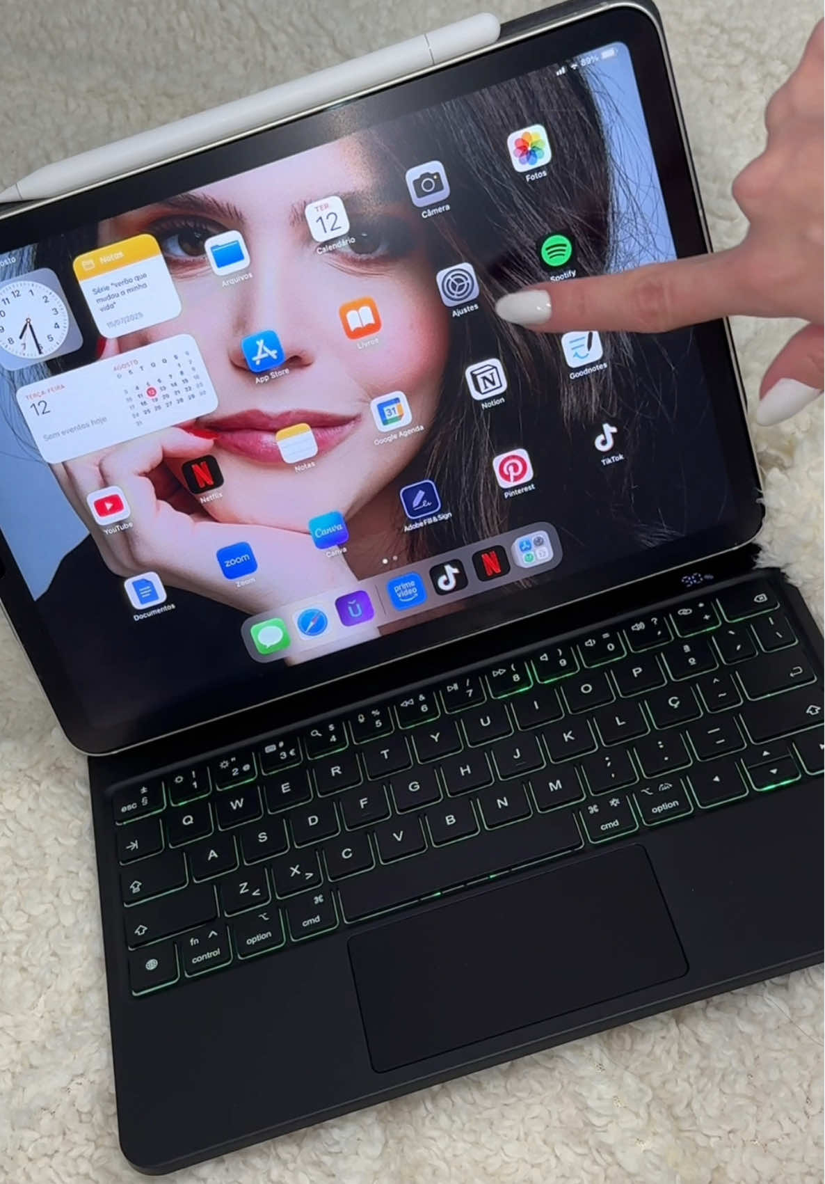 Indicação de teclado Keyboard para ipad e tablet 💕 🔗 Link: https://mercadolivre.com/sec/1kDqtdg 🔍Cole este ID no buscador do Mercado Livre: 🔗1NTHA2-RQ12 #Bettdow #iPad #MagicKeyboard #ipad #GOOJODOQ 