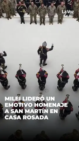 HOMENAJE EN CASA ROSADA 🇦🇷 El presidente Javier Milei lideró un emotivo homenaje a José de San Martín. Milei almorzó en Casa Rosada con los Granaderos, la histórica unidad de caballería fundada por el propio San Martín en 1812 y encargada hoy de la custodia presidencial. #SanMartin #Milei #Granaderos