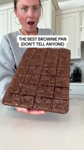 These were SOOO fudgy wow. The clean lines scratches the meticulous, organized side of my brain 😮‍💨 #brownies #baking #foodhack #gadget #kitchenware #kitchenfinds #bakinghacks #browniepan #tiktokshopfinds #tiktokshopcreatorpicks #BakeWithMe #fudge #brownie #chocolate 