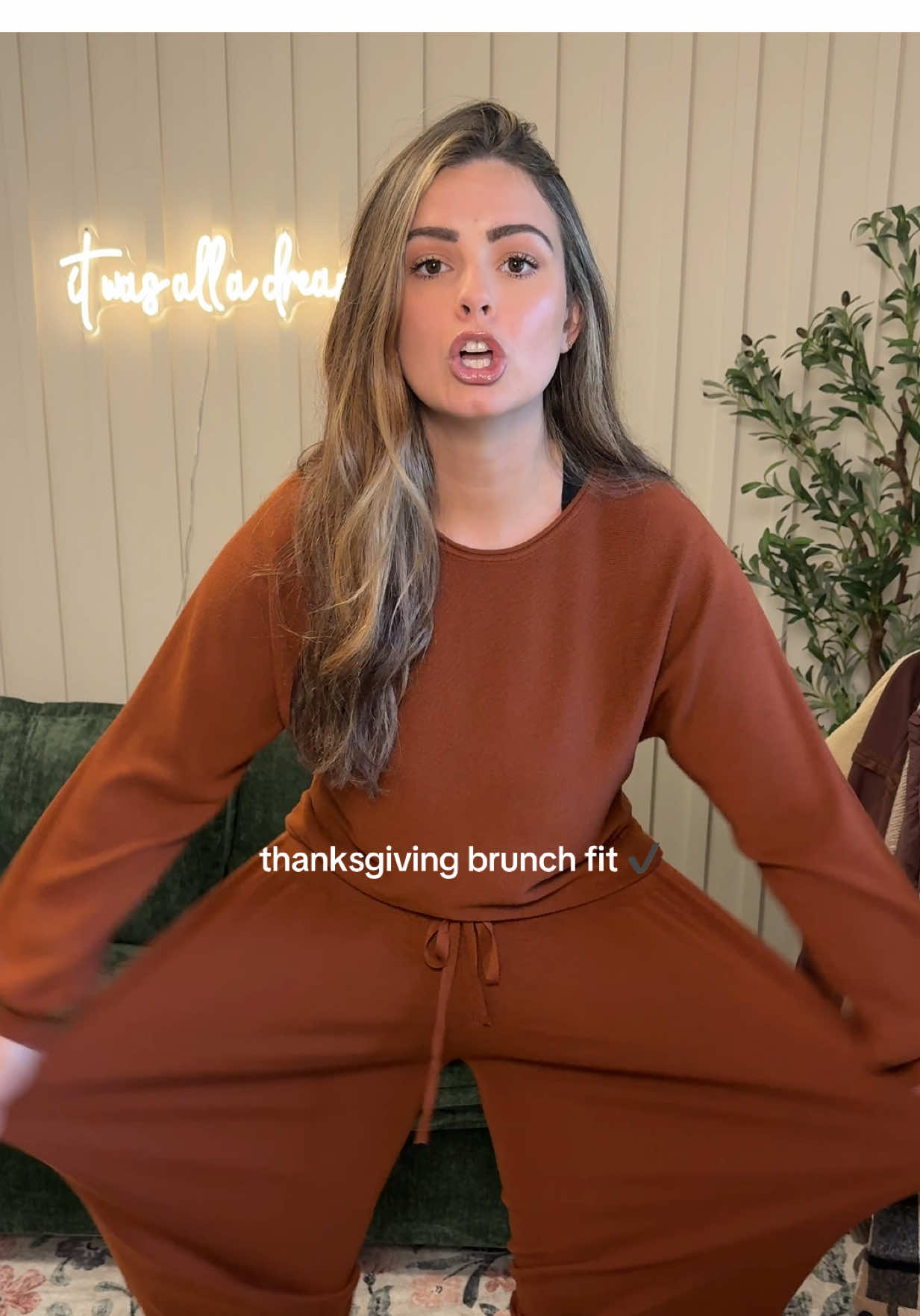 The way I gasped when I felt how stretchy these were 🫣 SO GOOD!!! @EKOUAER SHOP #loungeset #stretchypants #fallfashion #cozyvibes #twopieceset 