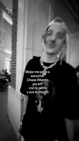 ME─ Facedown se volvió mi obsesión. 🤸🏻       .                #clinton #foryoupage #chaseatlantic #lentejas #podercerdito❤️ 