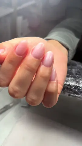 Un antes y después de mi clienta después de casi 6 semanas con Builder 🫶 #tiktokmanicurista #colegasmanicuristas #buildergel #uñasnaturales #miamimanicurista 
