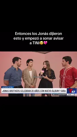 ¿Deja vu o destino? 👀 Hace solo unos minutos, los Jonas Brothers —en plena gira por su 20º aniversario— mencionaron que les encantaría colaborar con Tini. Y automáticamente… boom, se nos vino una imagen a la cabeza: Tini posando de chiquita con sus pósters de ellos. ¿Se imaginan? De ser fan a compartir estudio con los Jonas. 💥 El universo está alineando cosas que no sabíamos que necesitábamos. ¿Ustedes qué piensan? ¿Se viene la colaboración? ¿Se acuerdan de esas fotos icónicas de Tini? Porque si esto se da, no solo es un full circle… es historia pop. #disney #parariiiiiiiiiiiiiiiiiiiiiiiiiiiiiiiiii #jonasbrothers #tini #20 