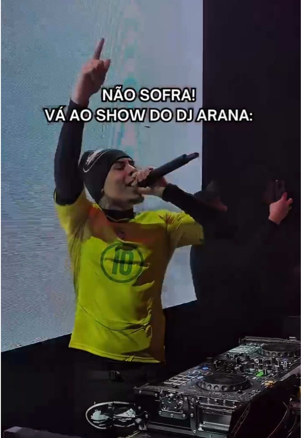 Procura um show do @djaranaoficial 👍🏽