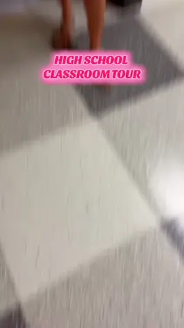 HIGH SCHOOL CLASSROOM TOUR 💋💅 #classroomtour #funny #meangirls #highschool #CapCut 