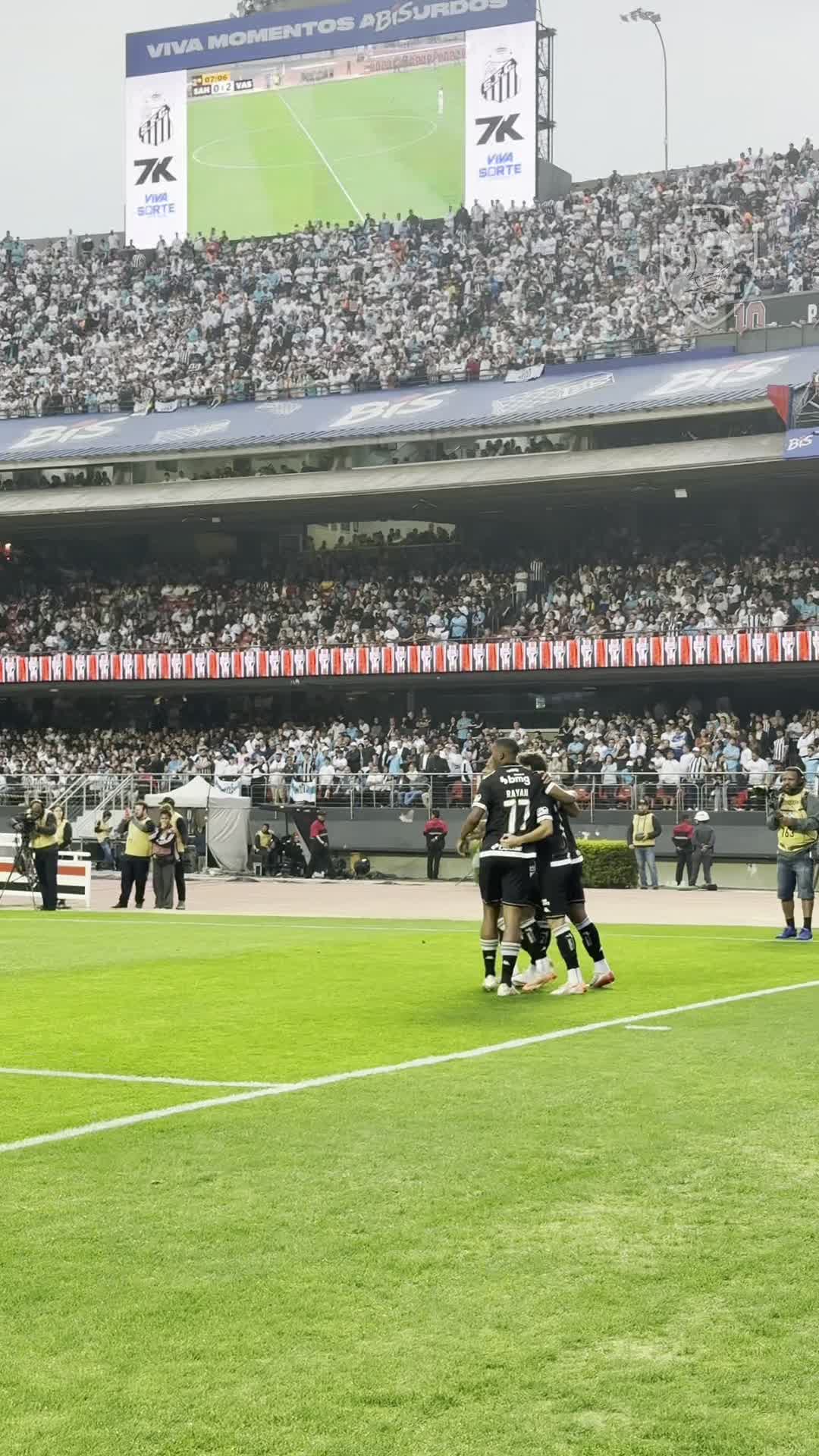 𝑬𝑴 𝑪𝑨𝑴𝑷𝑶 𝑶 𝑻𝑹𝑬𝑴 𝑻𝑨́ 𝑺𝑶𝑳𝑻𝑶 🚆🍬 É O GOLAÇO DO DVD! 📀 #vasco #golaço #goldovasco #goleada #futebol #dvd