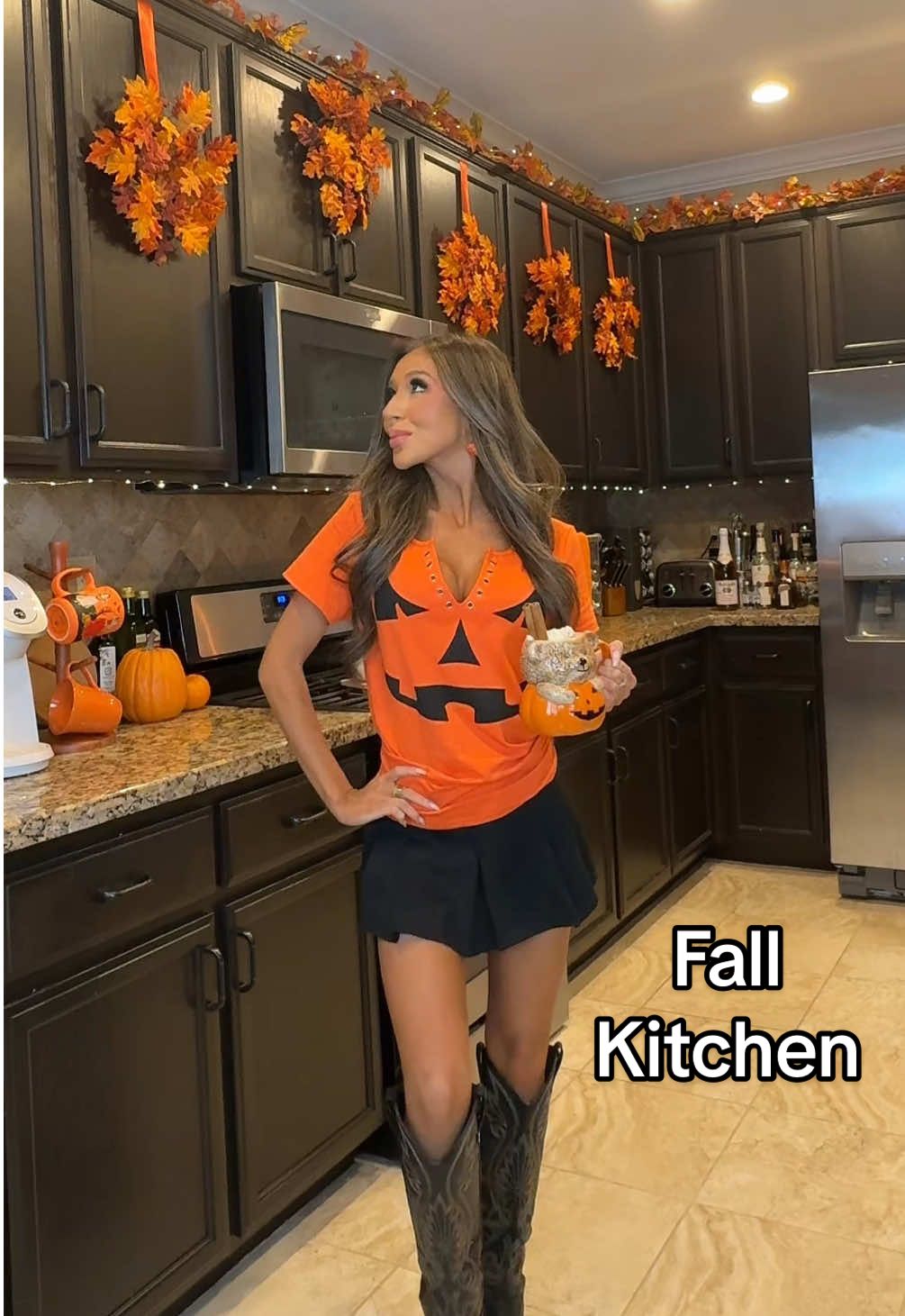 Kitchen is ready for fall 🍁🎃#falldecor #autumndecor #falltiktok #autumnaesthetic #autumnmood 