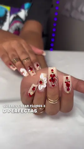 ✨¿Sabías que puedes hacer flores 3D con un truco súper fácil? 💐 Mira este hack y prueba en tus diseños, ¡te va a encantar! 💅 Cuéntame en los comentarios si lo intentarías y sígueme para más tips de uñas. #nails #nailart #uñasacrílicas #nailtutorial #uñas3D #nailhacks #naildesign  #nailsoftiktok #arlanails