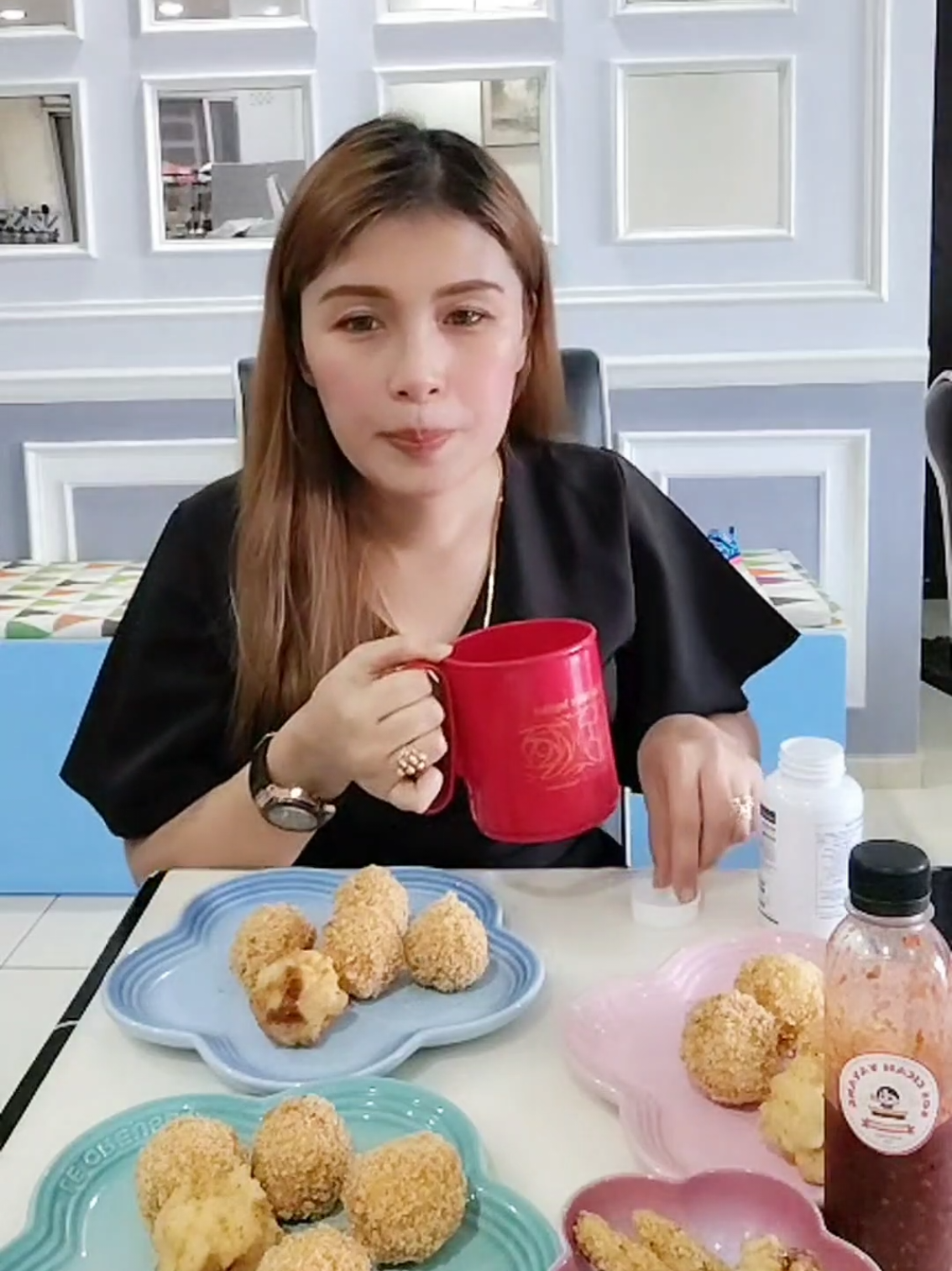 Lurveeee lagu ni..  Tak perlu menjadi sempurna.. Bersyukur dengan segalanya. 😍😍