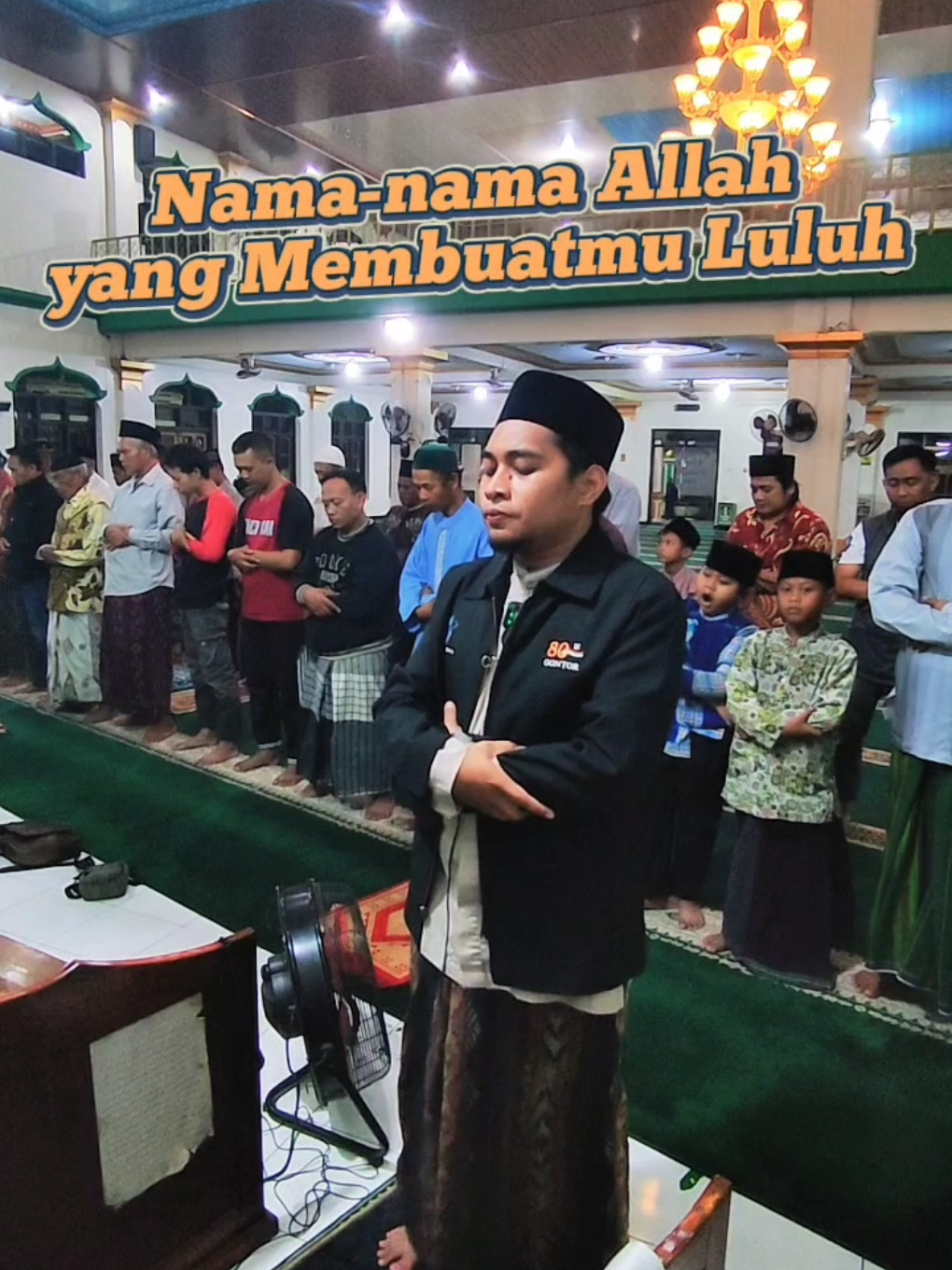 Asmaul Husna di akhir QS Al-Hasyr adalah ayat yang memuji kebesaran Allah. Dengan maqam Jiharka, keagungan ayat ini menegaskan kebesaran Allah yang tiada banding. Sementara nada lembutnya terasa menyentuh hati.  🎵 Fun Fact: Jiharka unik karena punya pola nada ganda (lembut + agung), makanya sering dipakai untuk ayat penutup yang penuh pujian pada Allah. #asmaulhusna #quranrecitation  #maqamjiharka #tilawahquran #tilawahmerdu 