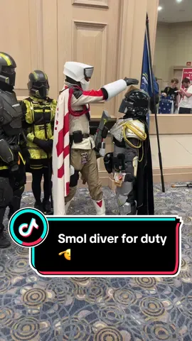 *smol diver has join the chat* ft: @Helldivers Central 😀 #fyp #helldiver2 #fanexpo #democracy #superearth 