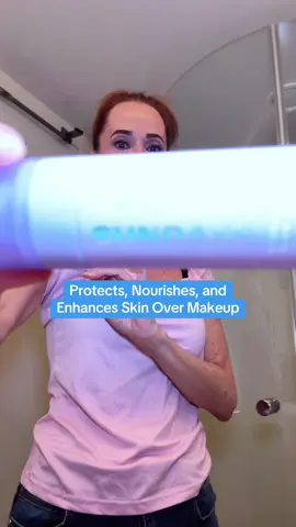 The Hydrating Glow Mist by @nakedsu    is one ne of my all time favorite beauty products 🙌🏻 #spf50 #spfovermakeup #sunscreen #spffacemist #beautyessentials   