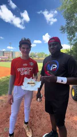 🍗🥤 MBP Underclass National Showcase Food Challenge 🍗🥤 Can you eat a Chick-fil-A biscuit in 1 minute & 30 seconds… WITHOUT water? 👀🔥 Up to the challenge: 2027 Pierce Henry 💪🏾 Who’s next? 👇🏾 #MBPUnderclass #FoodChallenge #PierceHenry #MBPShowcase