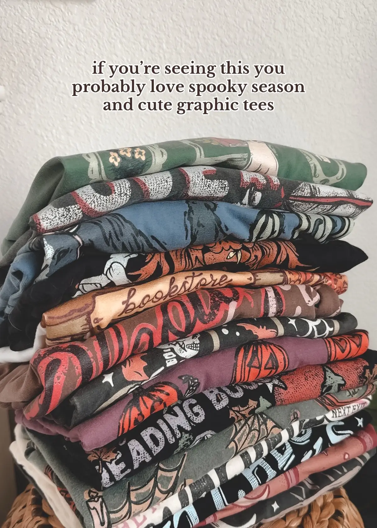 Calling all spooky season lovers! I have the perfect tees for you this season! 🎃 If you love books then even better. 👌🏻💋 #books #BookTok #spooky #spookyseason #halloween 