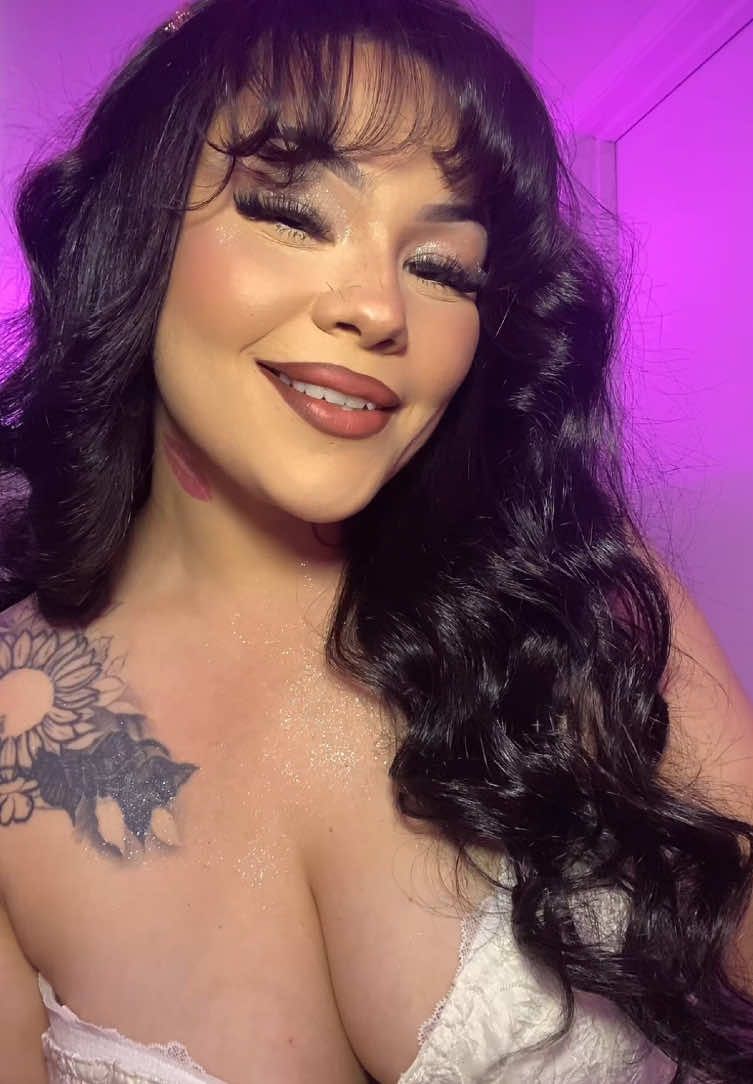 Bruh not pieces of my makeup brush on my nose lmao 😭 idc I’m still cute af 😘  #KaliUchis #Tour #MelaniieFuentez 