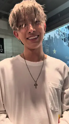 heeseung asking for my name?! 😣 “see u aura” literally the sweetestt🫶🏼🫶🏼 #heeseung #enhypen #sendoff #walktheline 