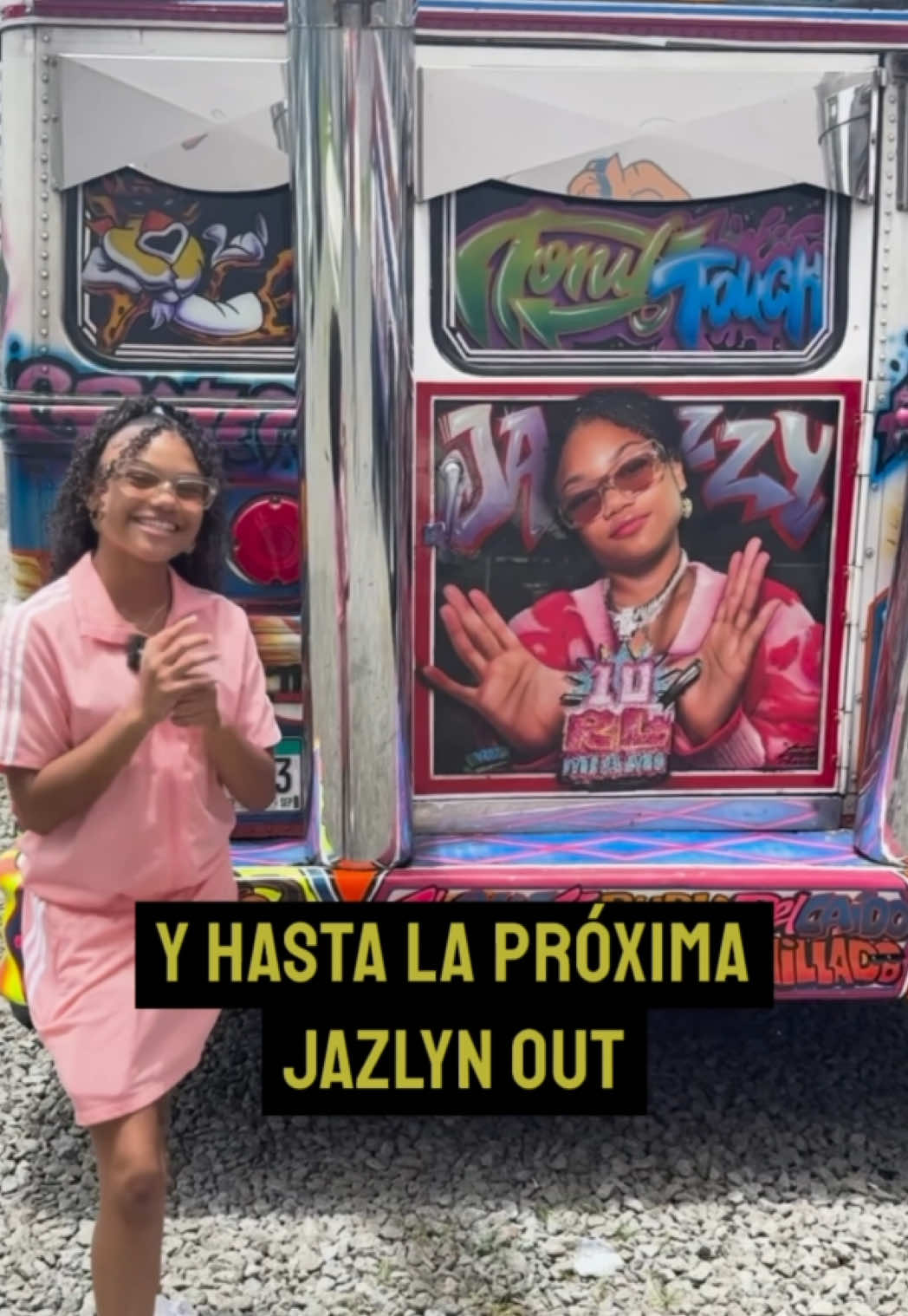 I’m officially stamped in Panama 🇵🇦❤️🚍 Una estrella ⭐️ de Chollywood, Panamá ❤️ . . . . . . . . #panama #latino #funny #culture #vibes #dancehall #reggae #blaclexcellence #panamanian #panameno #Love #happy #cars #design #paint #art #artwork