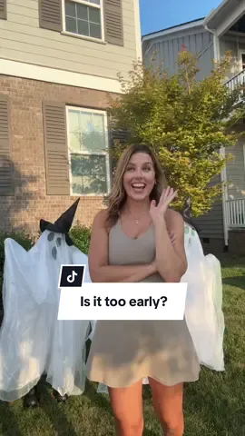 When it’s 90 degrees and it’s August but you need to film Halloween content. The neighbors be like 🤔. #contentcreator #halloween