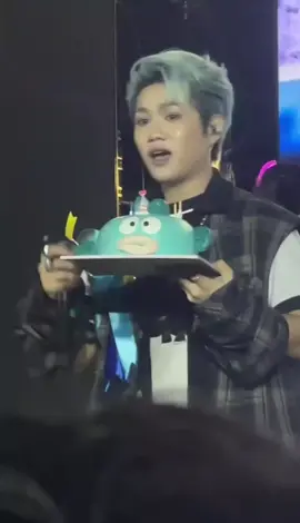 coi bạn ấy liếc một cách yêu thương kìa🥰|cre:yuth_w_yud#CAPTAINBOY #baytoiday🐑 #HoangDucDuy #sinhnhat 