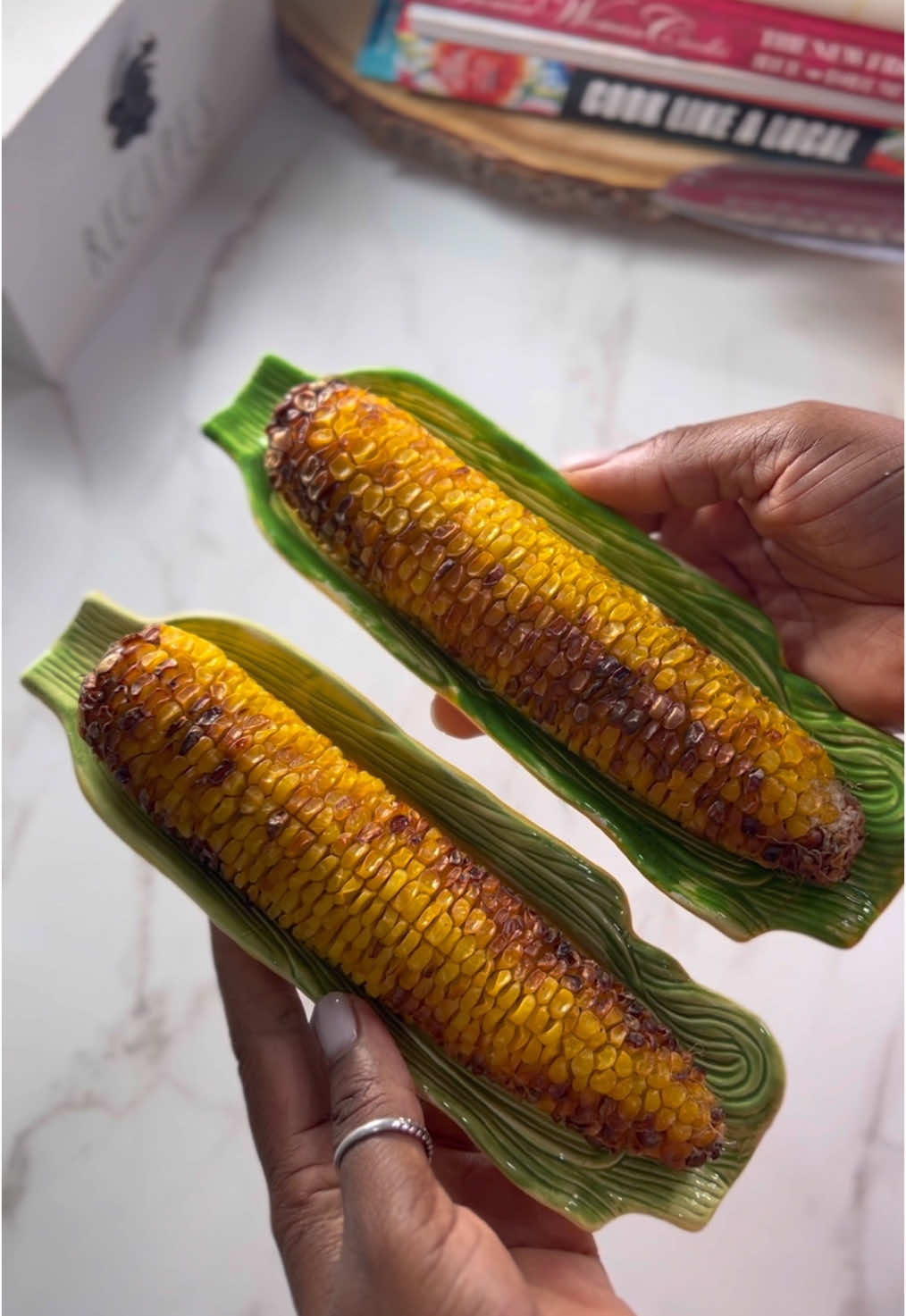 Roasted corn 🌽on the cob #roastedcorn #corntray #mayiboukannen 