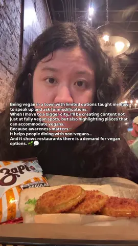 Being vegan in a town with limited options has taught me how to get creative and ask for modifications. 🌱 At Debris Po-Boys & Drinks in Mobile, AL, I ordered the Fried Green Tomato Po-Boy by modifying their BLT. I asked for just the fried green tomatoes and lettuce—no bacon or mayo. It came with a bag of chips, and the Zapp’s Regular Flavor Kettle Chips are vegan too! This is why I’ll always share not just fully vegan spots, but also places that can accommodate vegans. It helps others navigate dining with non-vegans and encourages restaurants to offer more vegan options. ✨ #VeganTravel #ModifiedVegan #ThatGorgeousVegan #MobileAlabamaEats #VeganPoBoy 