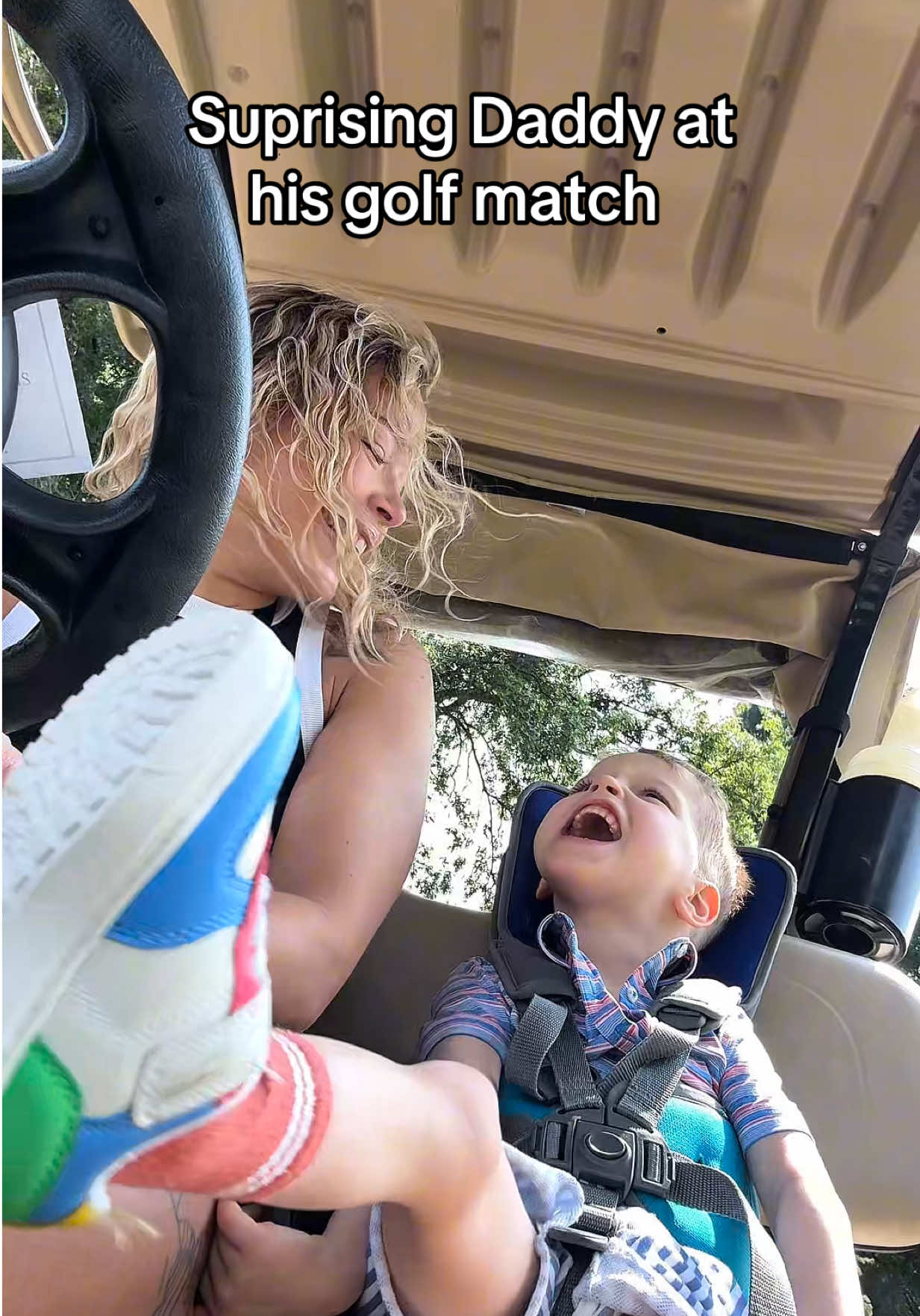 Ash and I had a blast riding in the golf cart and watching Daddy golf #specialneedsmom #fireflygotoseat #cerebralpalsy #golf #adaptiveseating 