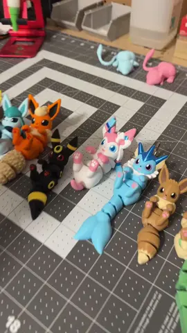Leafeon is my fav btw  #eevee #vaporeon #eeveelution #flexi #keychain 