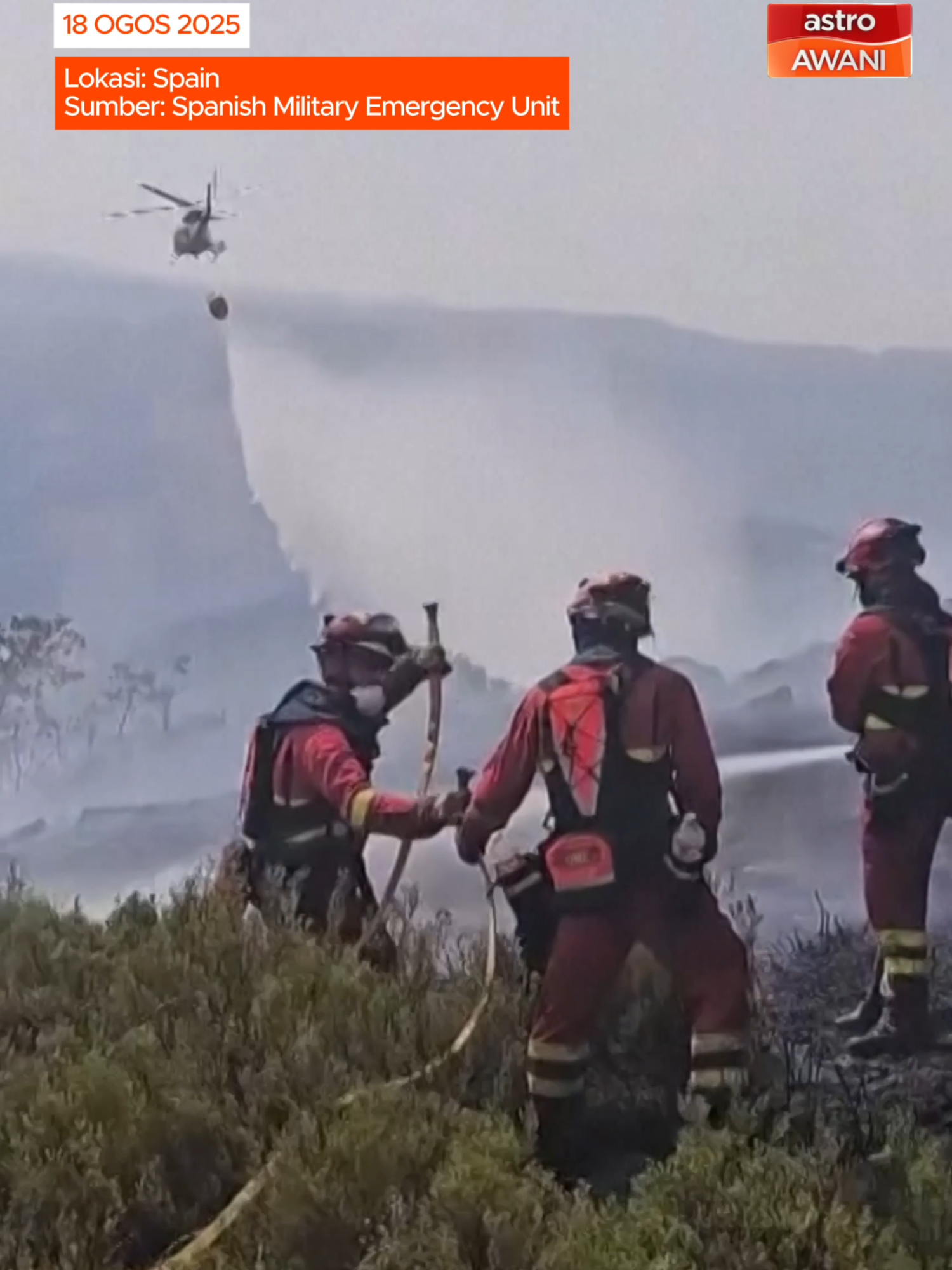 Pasukan bomba di Porto dan Castrillo de Carbera, Spain turut menggunakan helikopter membawa air bagi usaha mengawal dan memadamkan api marak di beberapa kebakaran hutan yang melanda sejak Ahad (17 Ogos). Cuaca panas terik menyukarkan usaha pihak bomba mengawal 20 kebakaran hutan utama di seluruh negara, menyebabkan kerajaan Spain mengerahkan tambahan 500 anggota dari unit kecemasan tentera untuk menyokong operasi pemadaman kebakaran. #AWANInews
