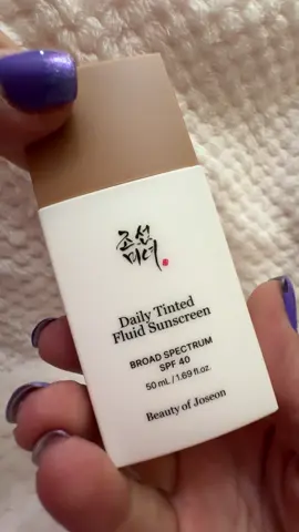 You already know I love Korean skincare, but this tinted sunscreen by @Beauty of Joseon US is a must have for your skincare routine. With an SPF of 40 it helps fight the sun & you can wear alone or under your makeup as the tint is just right!  #sunscreen #protectyourskin #beautyofjoseon #koreanskincare #tintedsunscreen 