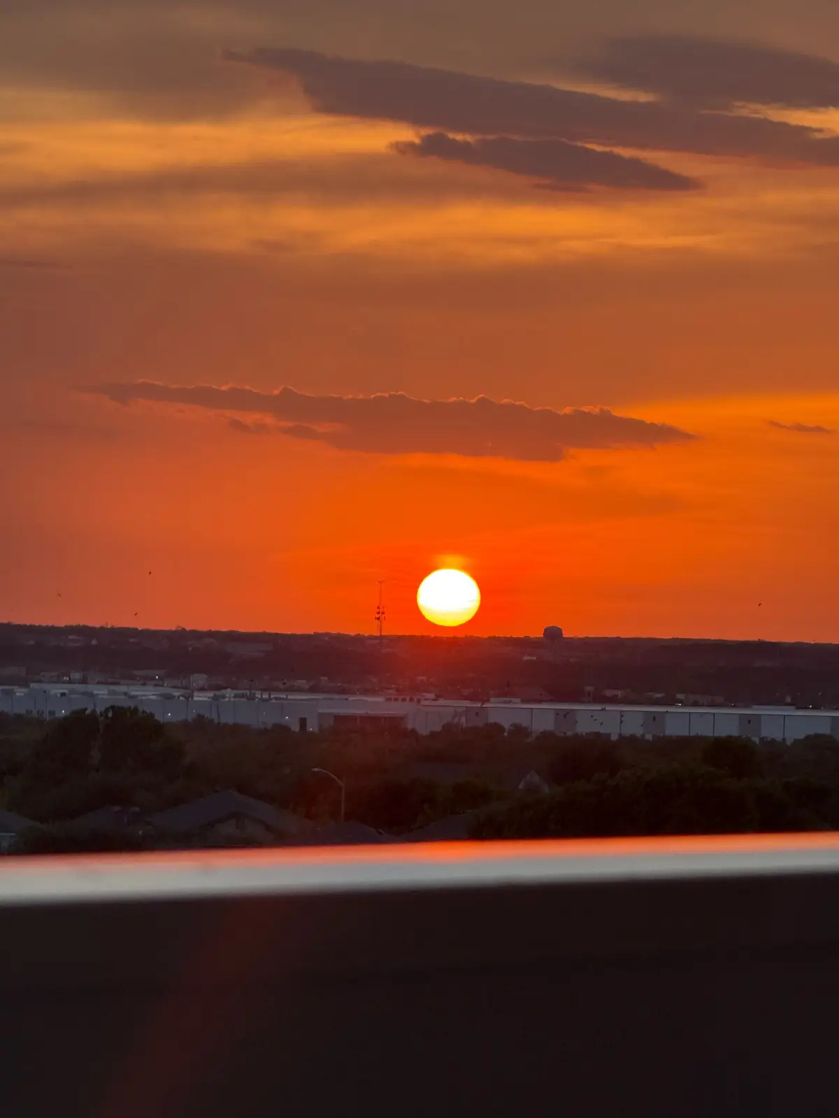 ✨There’s something magical about watching the sun sink below the horizon… tonight felt like time slowed down just for me. The colors wrapped me in peace, reminding me to let go, breathe, and simply be.✨ #fyp #sunset #peace #manifestation 
