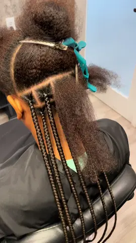 Knotless process using @PinklemonHair braid gel 🔥🔥🔥#fy #fyp #fypシ #braidtutorial 