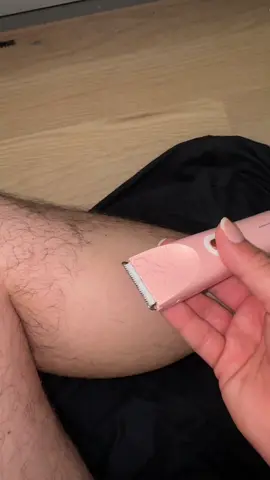 nice trimmer that comes with a shaver and a guard! keep the 🐱 smooth #hygiene #shaveitoff #cleanshave #bikinitrimmer #TikTokShopCreatorPicks 