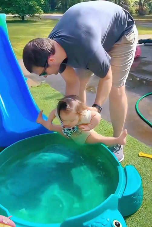 The cute moment of the baby playing with the water#usa #baby #happy #Foryou #kids 