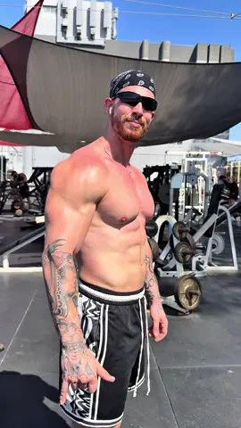 I got a brain to match the 🍈🍈  💻 Online Coaching - OPEN  🔗 Link in bio • • #onlinecoaching #backday #backworkout #fitnessmotivation #bodybuilding